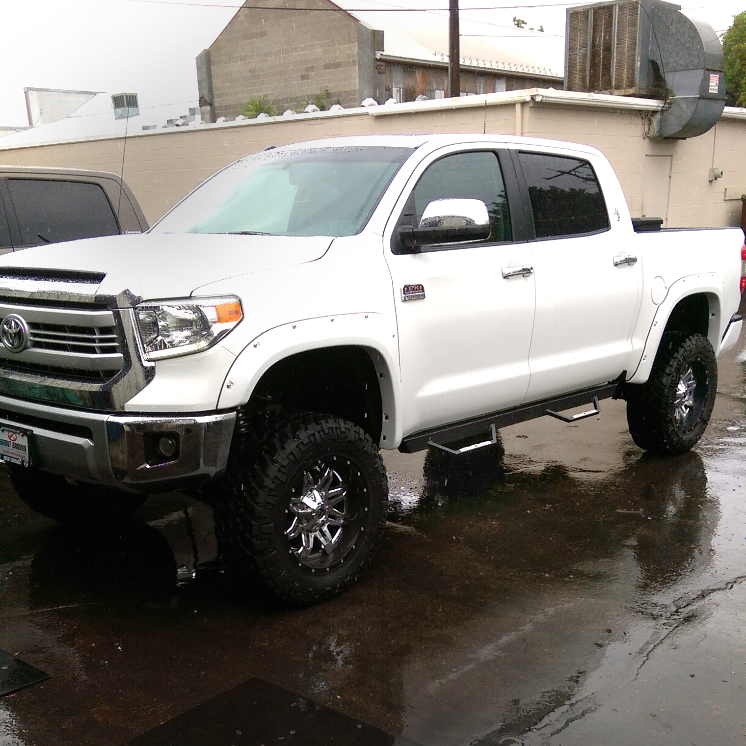 White Toyota Tundra Running Boards